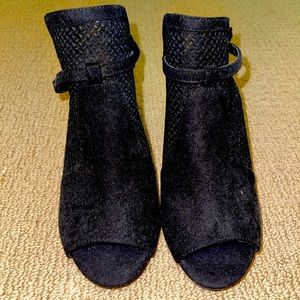 open toe block heel shoe